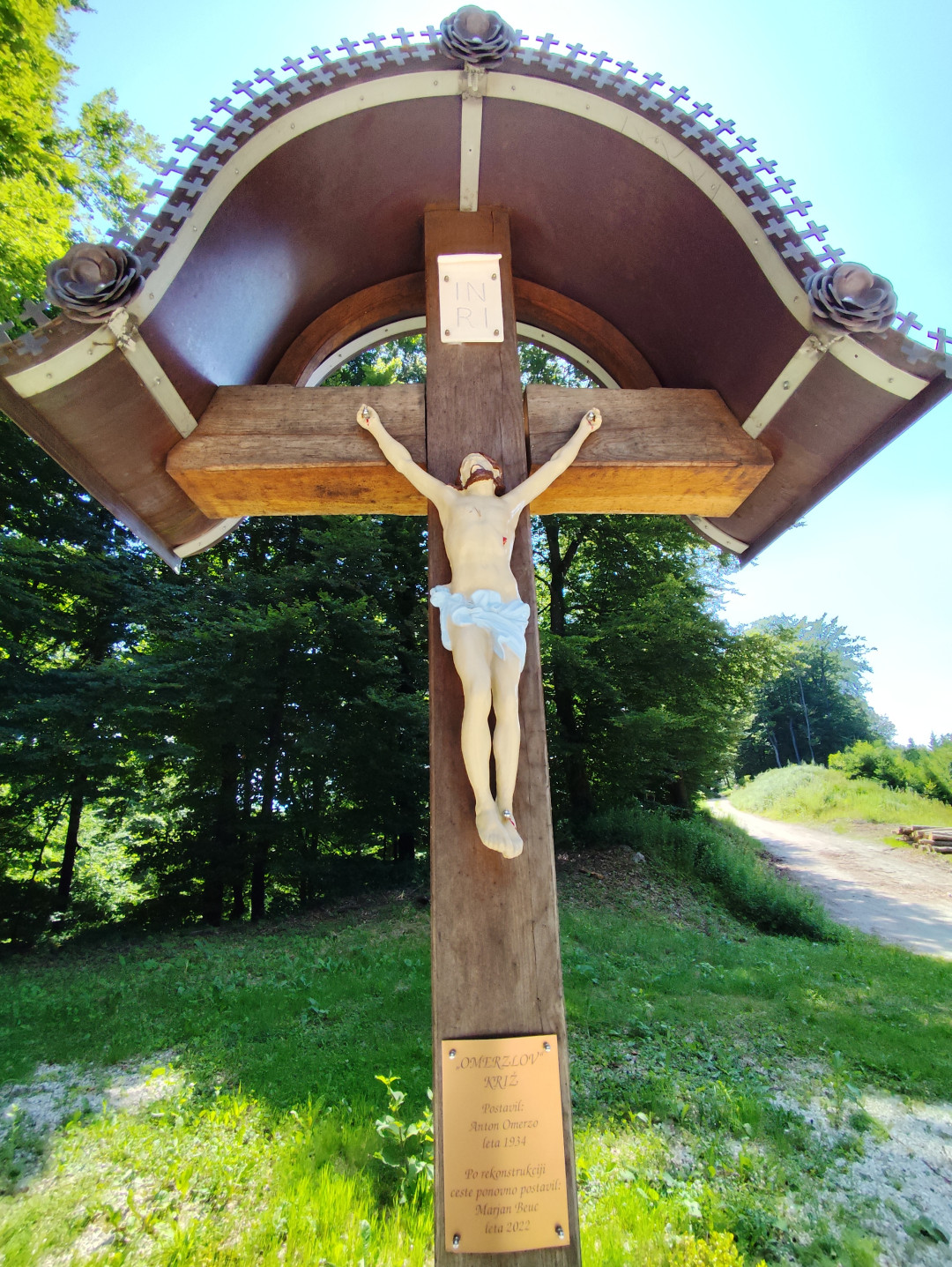 Kerinov spomenik in Omerzlov križ, Osredek pri Podsredi