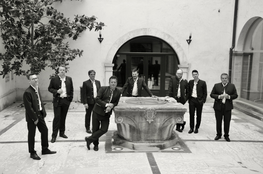 Klapa Semikantá: istrski melos v brežiškem starem mestnem jedru