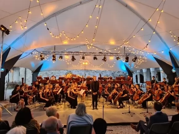 Koncert Simfoničnega orkestra Glasbene šole Krško in glasbene skupine Kontradikshn