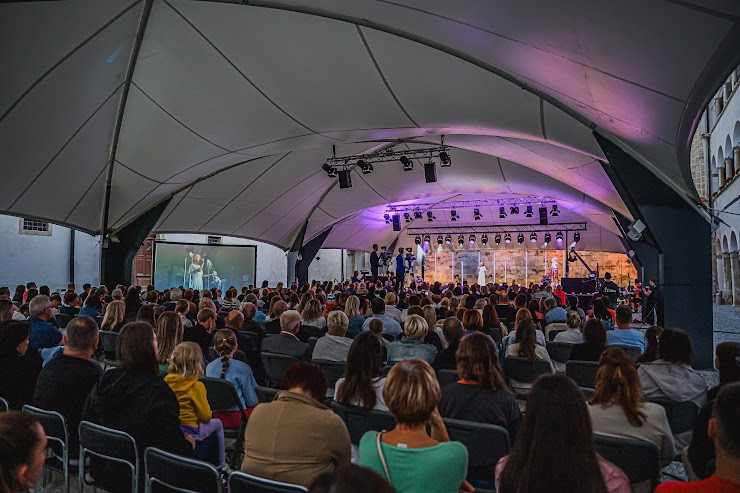 Mednarodni otroški pevski festival Brežice
