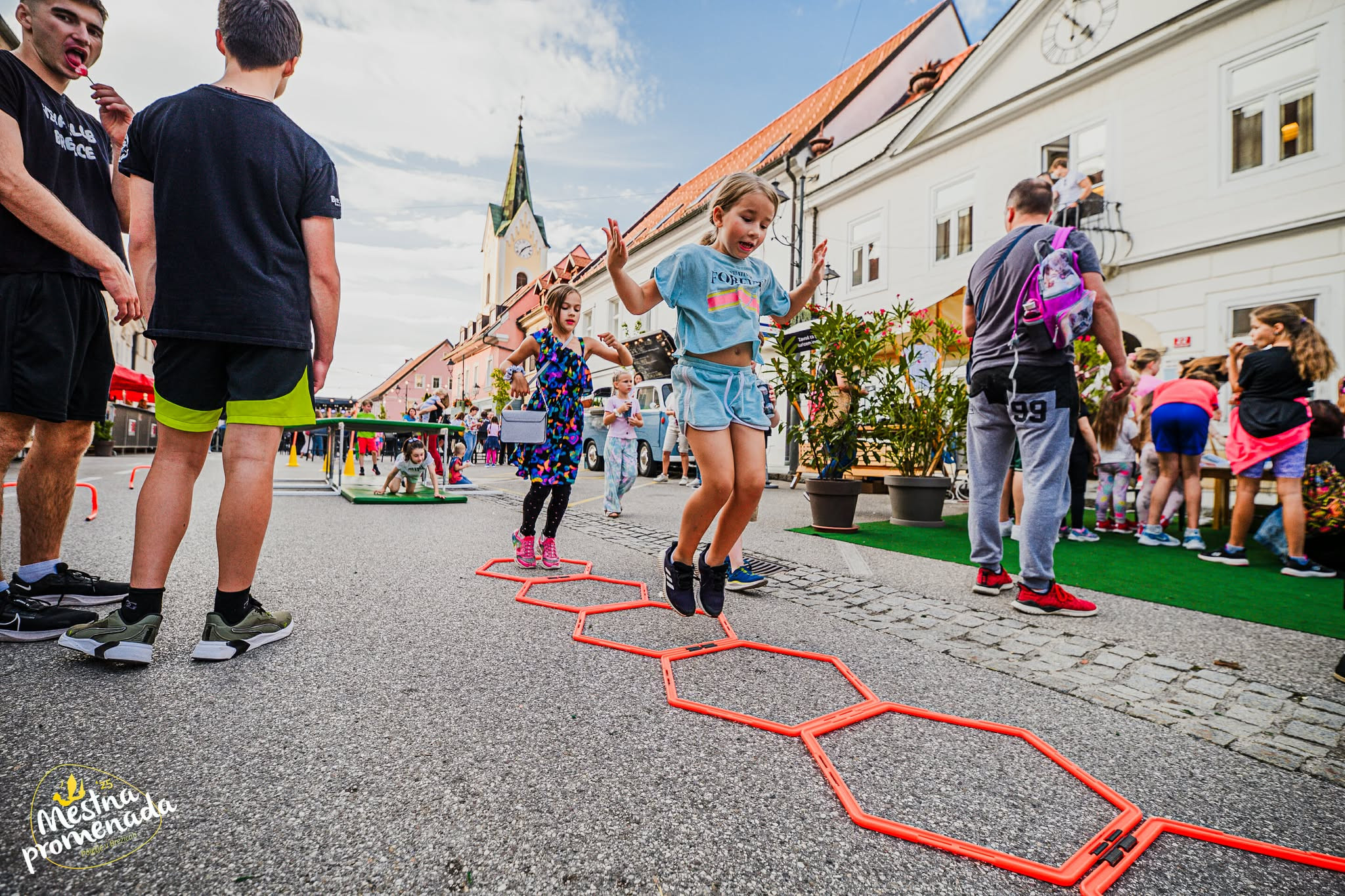 Mestna promenada Brežice 2025 v polnem razmahu – sledijo še vrhunci poletja