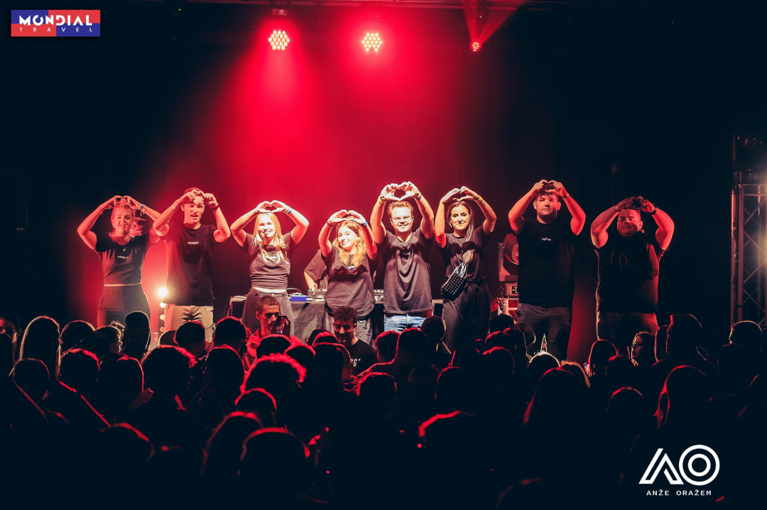 Mondialov Red Love Party