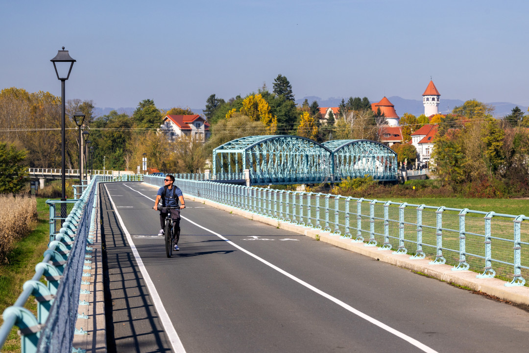 Most čez Savo in Krko