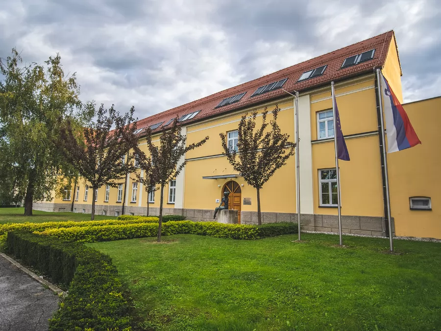Nekdanji frančiškanski samostan