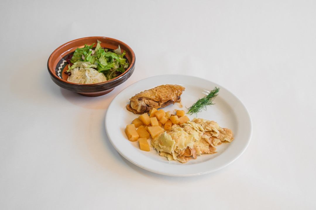 Pečen piščanec z mlinci