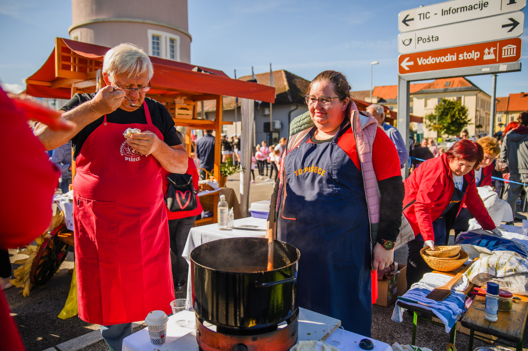 Predstavitev turističnih društev in kuhanje Županovega golaža