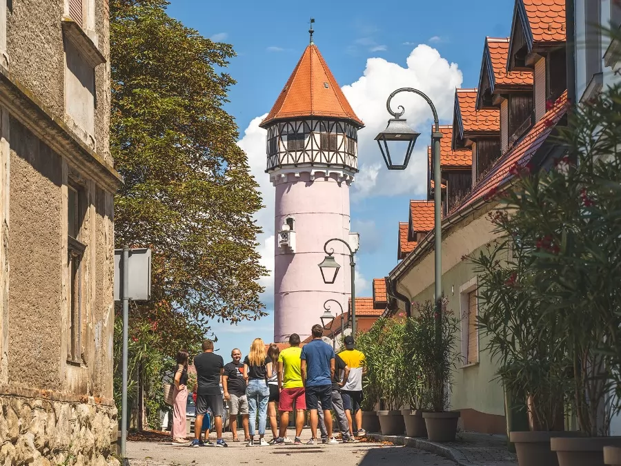 Raziskovanje z vodnikom