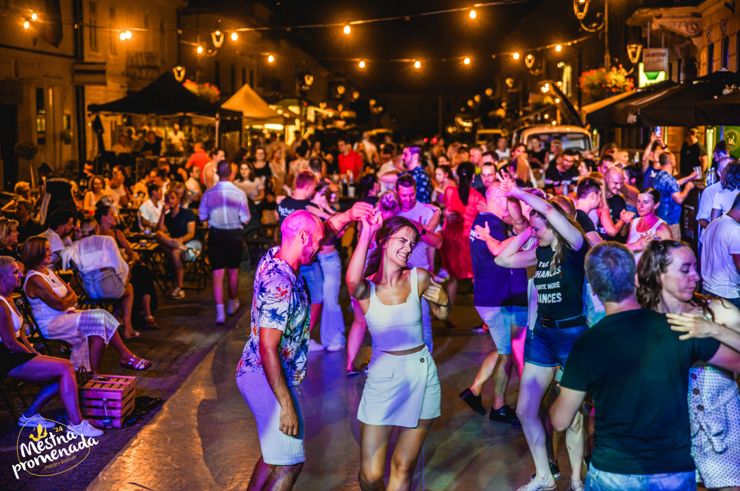Salsa & Bachata: utrip plesišča v središču Brežic