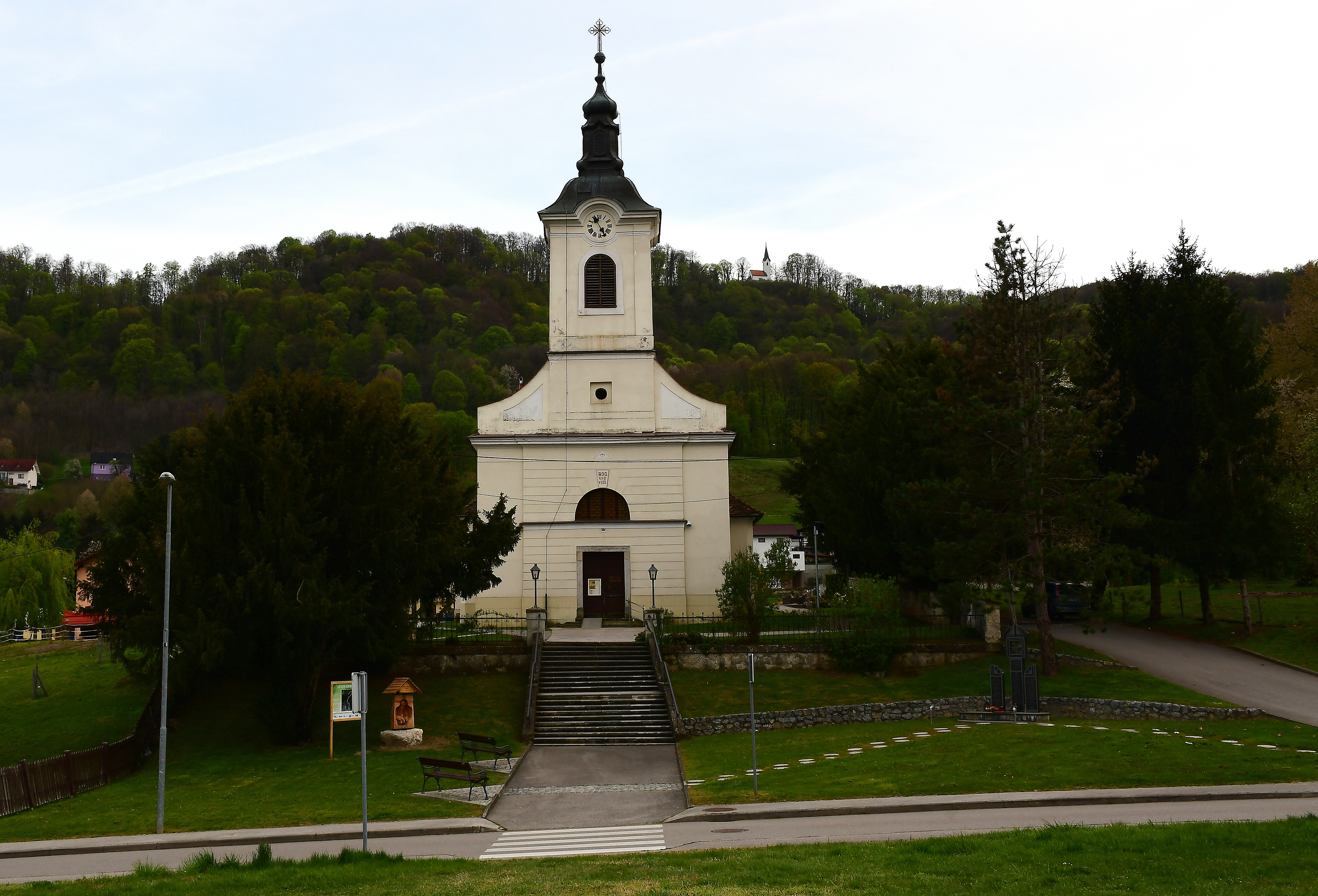 Tam, kjer vzhaja sonce nad Slovenijo