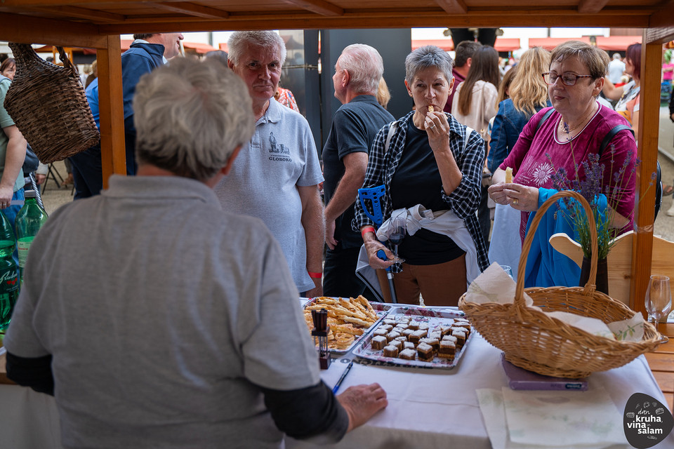 Uspešen Dan kruha, vina in salam v Brežicah