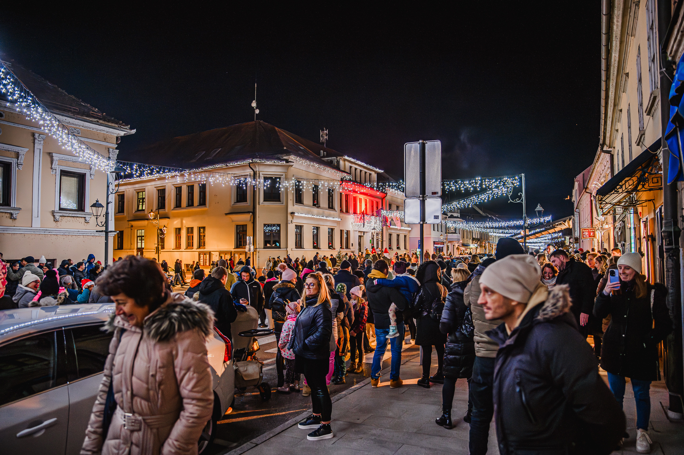 V Brežicah praznične luči prižgali z rekordnim obiskom najmlajših