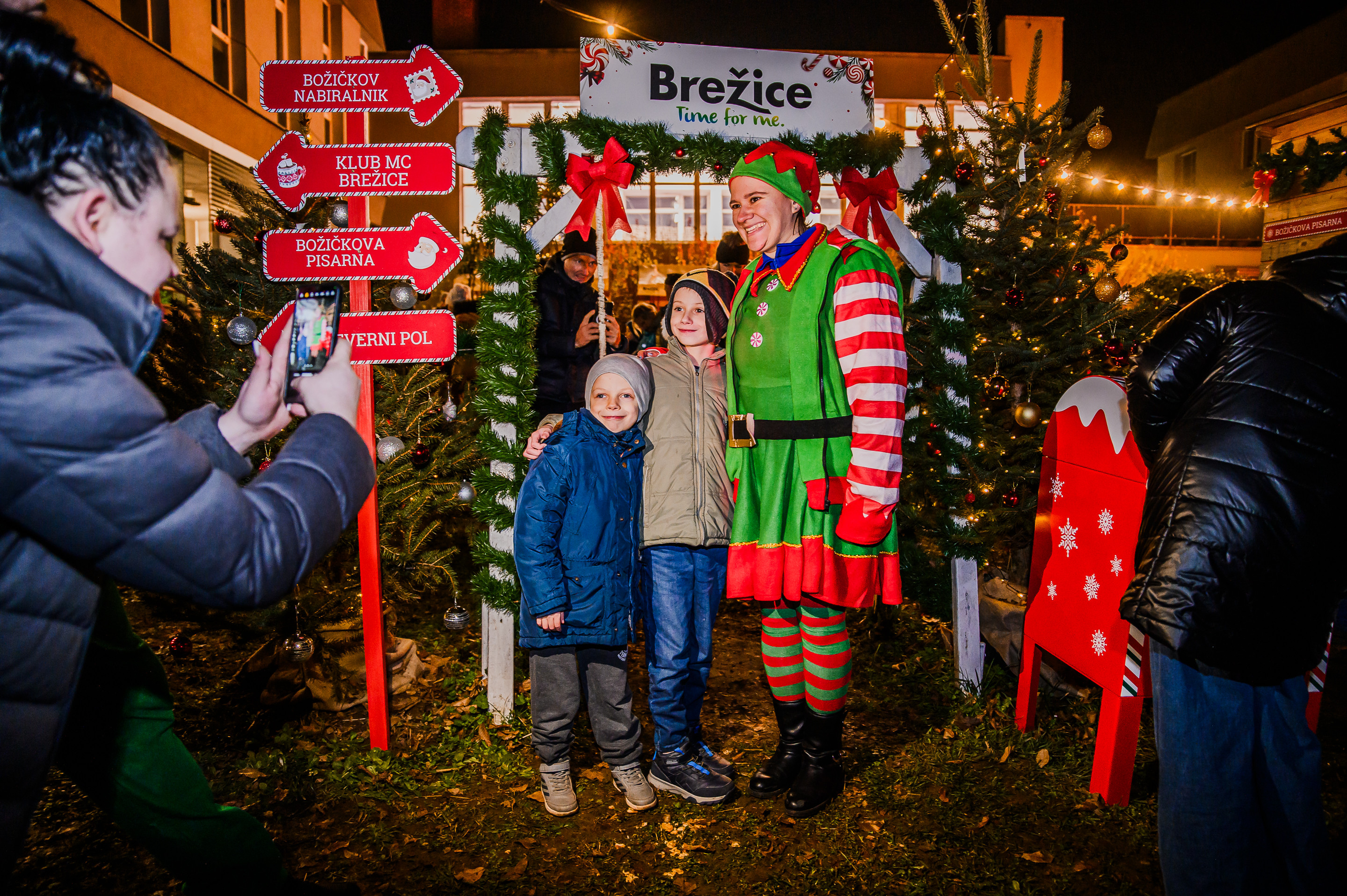 V Brežicah praznične luči prižgali z rekordnim obiskom najmlajših