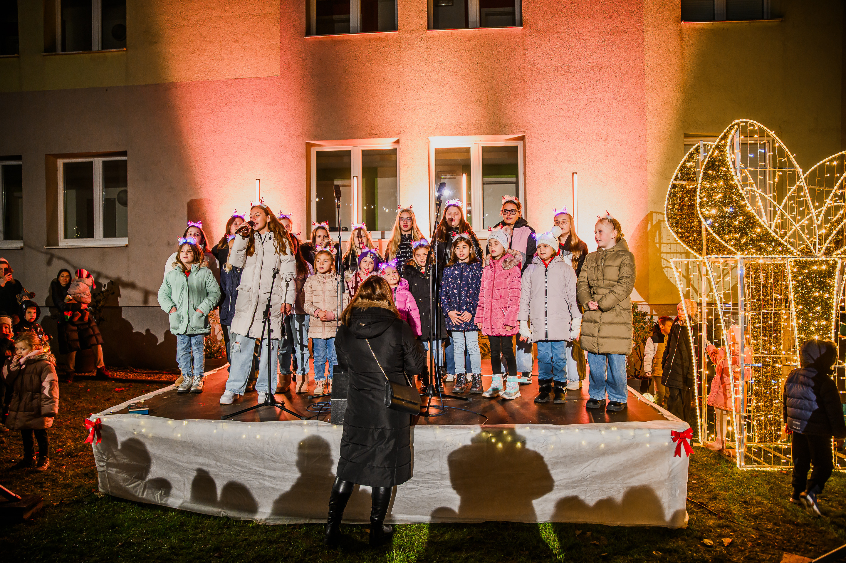 V Brežicah praznične luči prižgali z rekordnim obiskom najmlajših