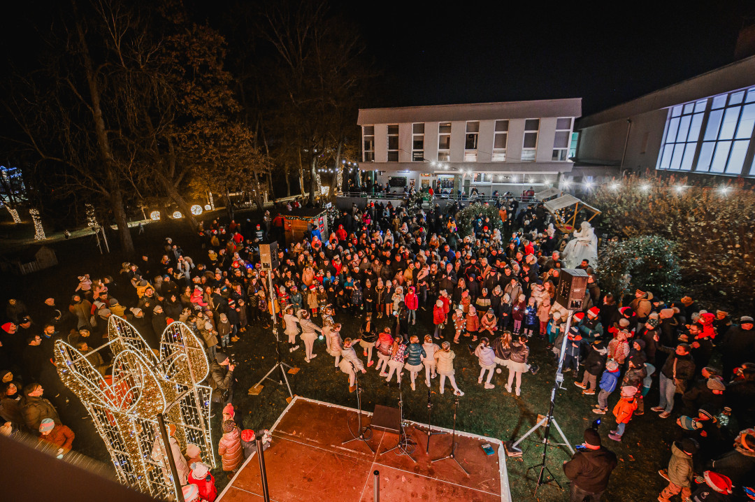 V Brežicah praznične luči prižgali z rekordnim obiskom najmlajših