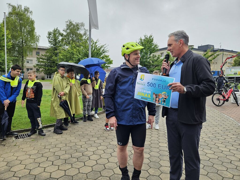 V Brežice prihaja Deželak Junak