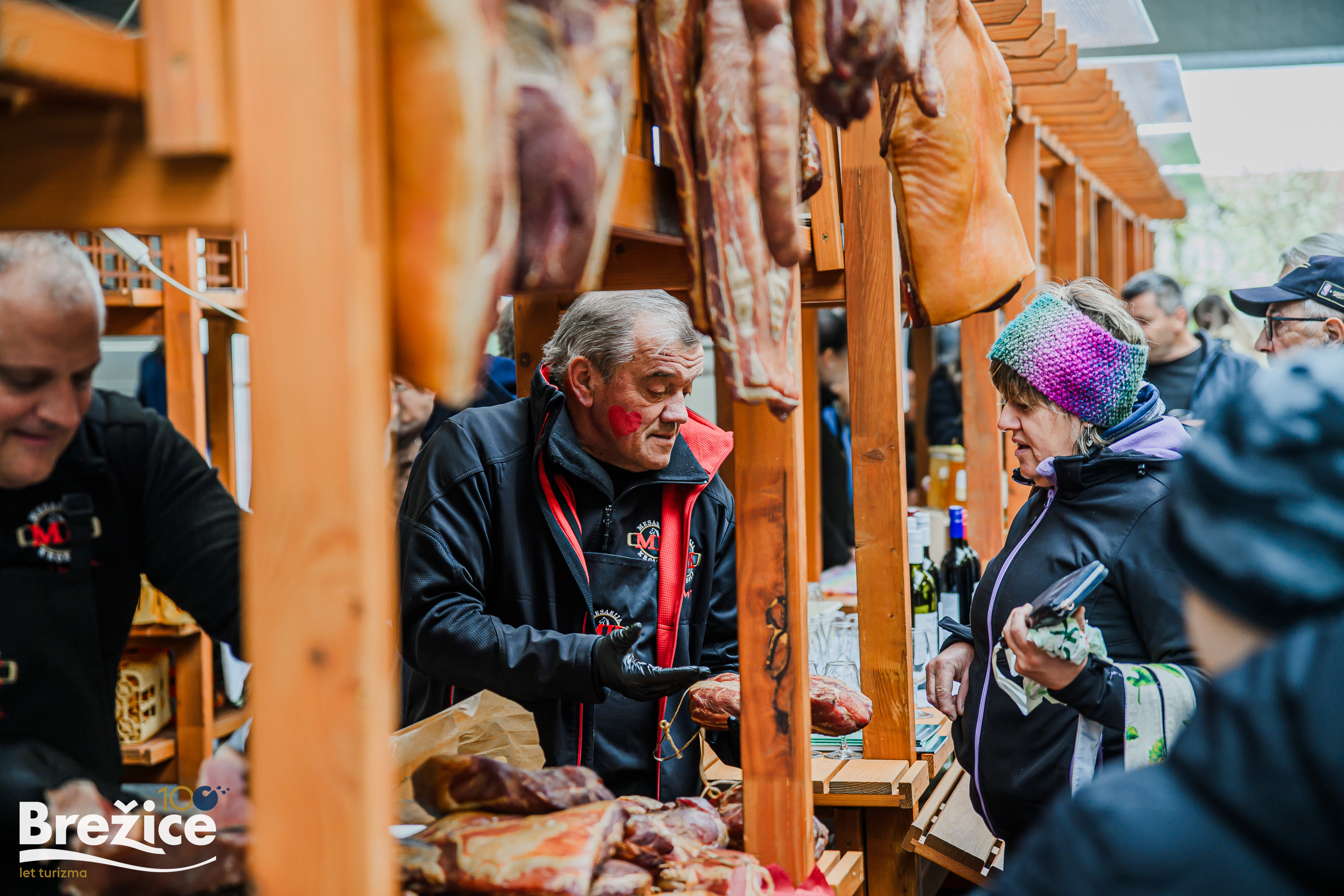 Velikonočna tržnica v Brežicah znova združila lokalne ponudnike