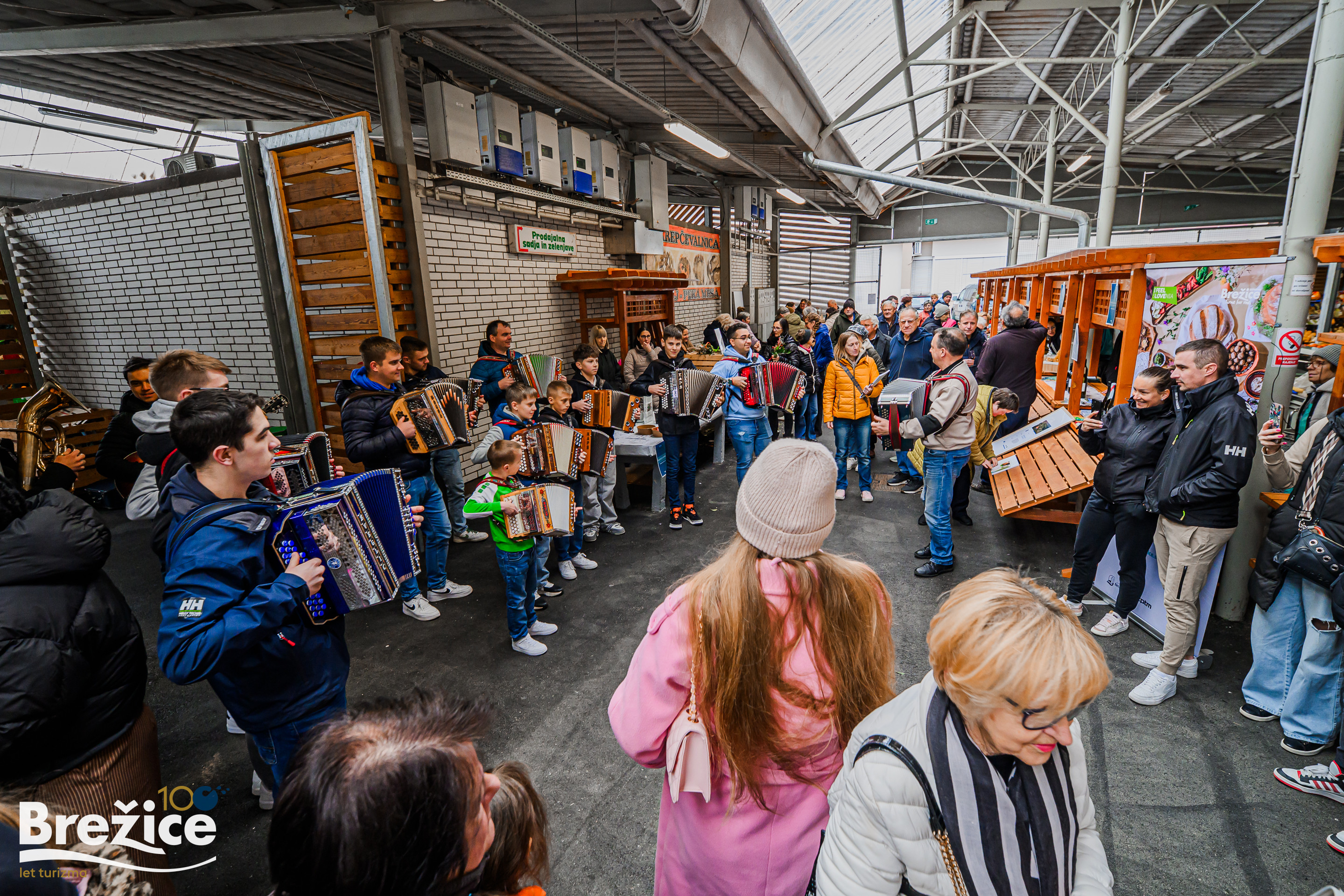 Velikonočna tržnica v Brežicah znova združila lokalne ponudnike
