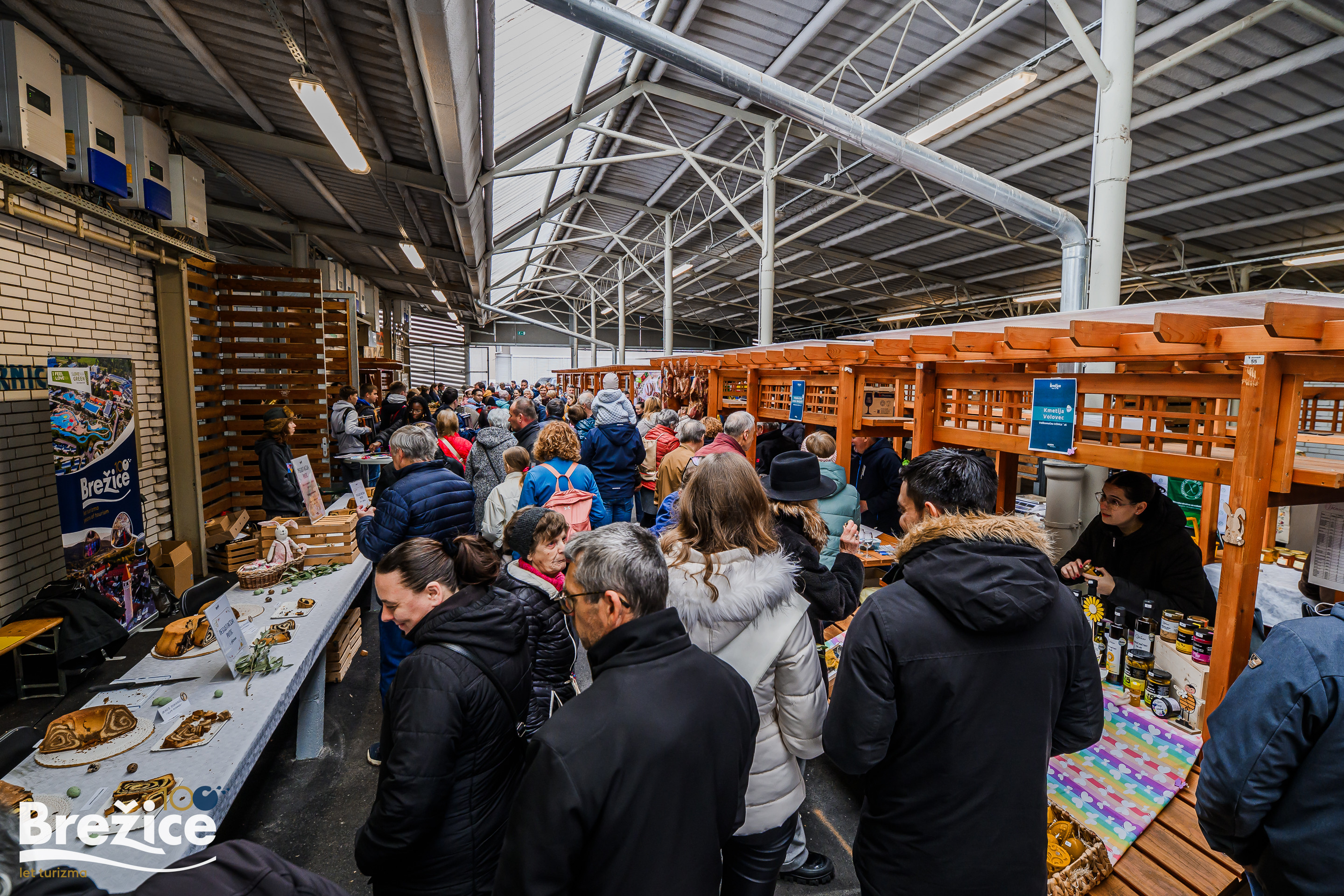 Velikonočna tržnica v Brežicah znova združila lokalne ponudnike