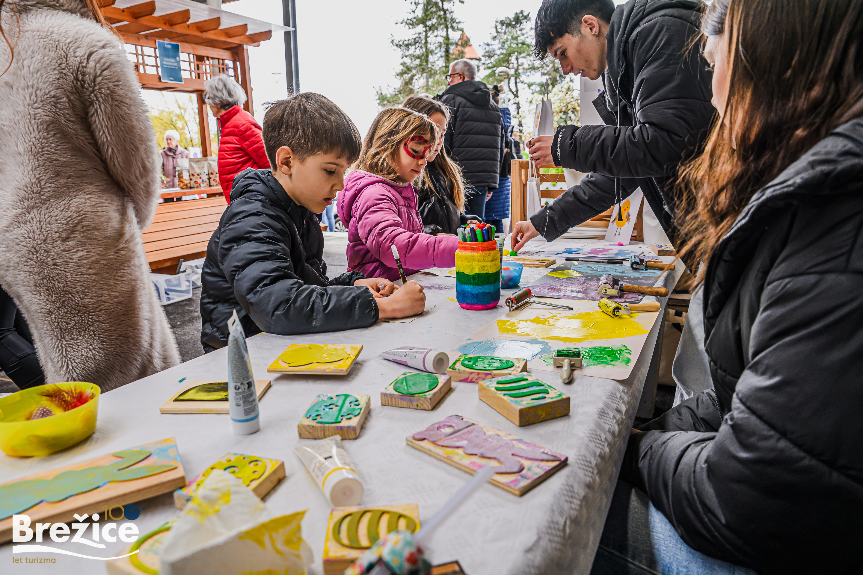 Velikonočna tržnica v Brežicah znova združila lokalne ponudnike