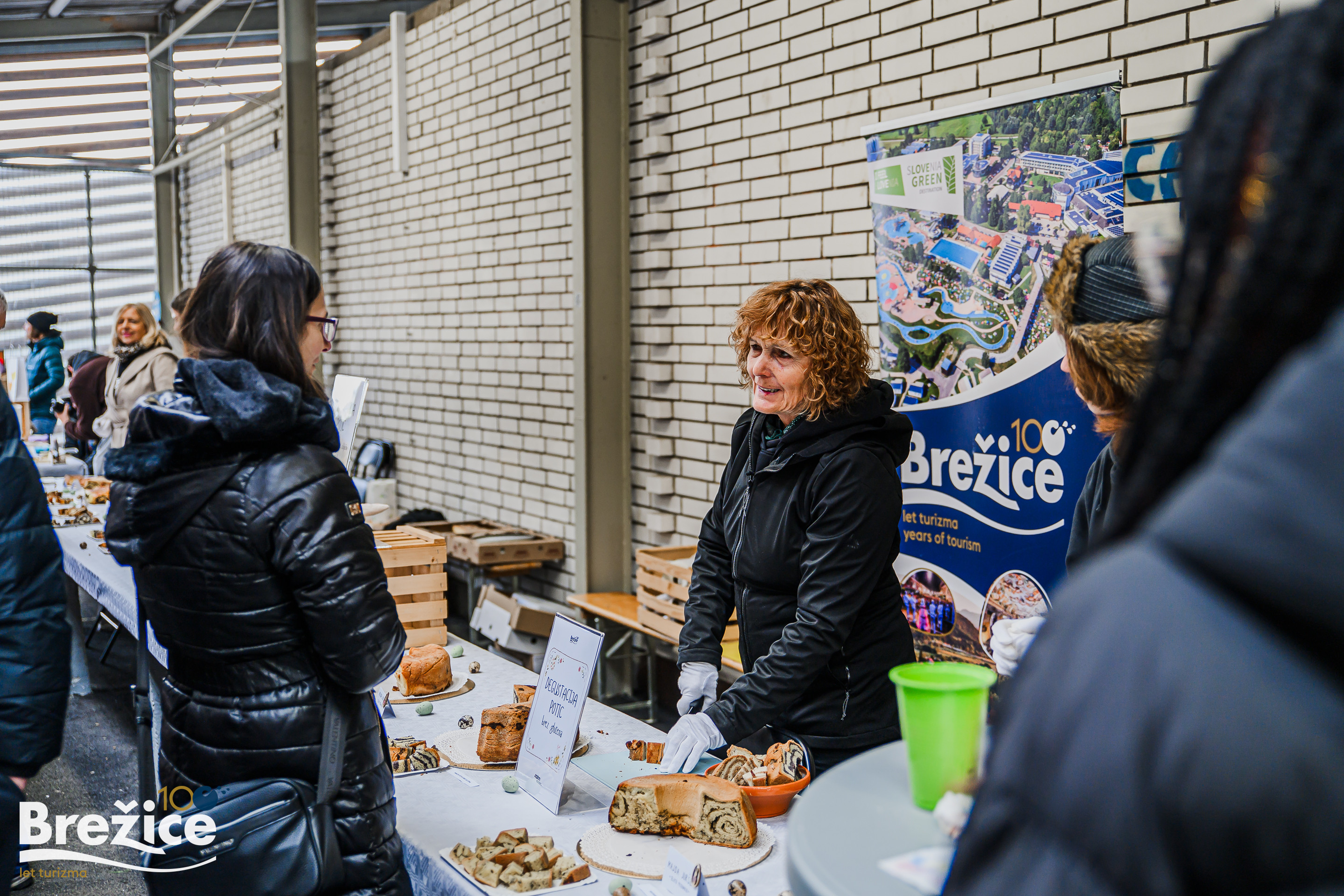 Velikonočna tržnica v Brežicah znova združila lokalne ponudnike