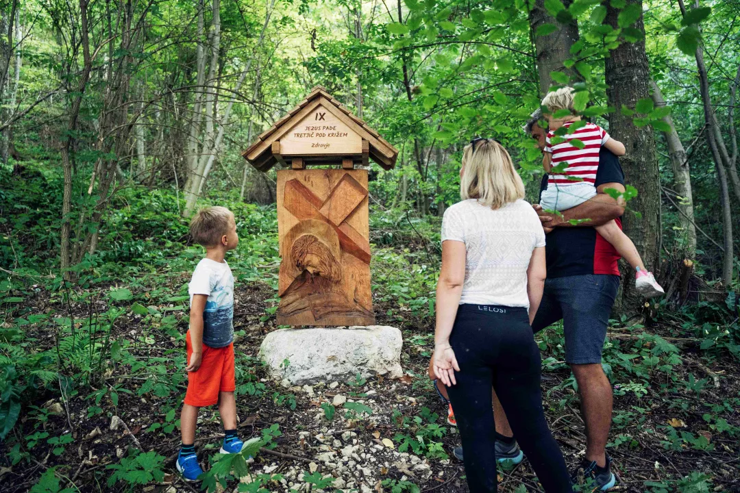 Voden pohod Leseni križev pot