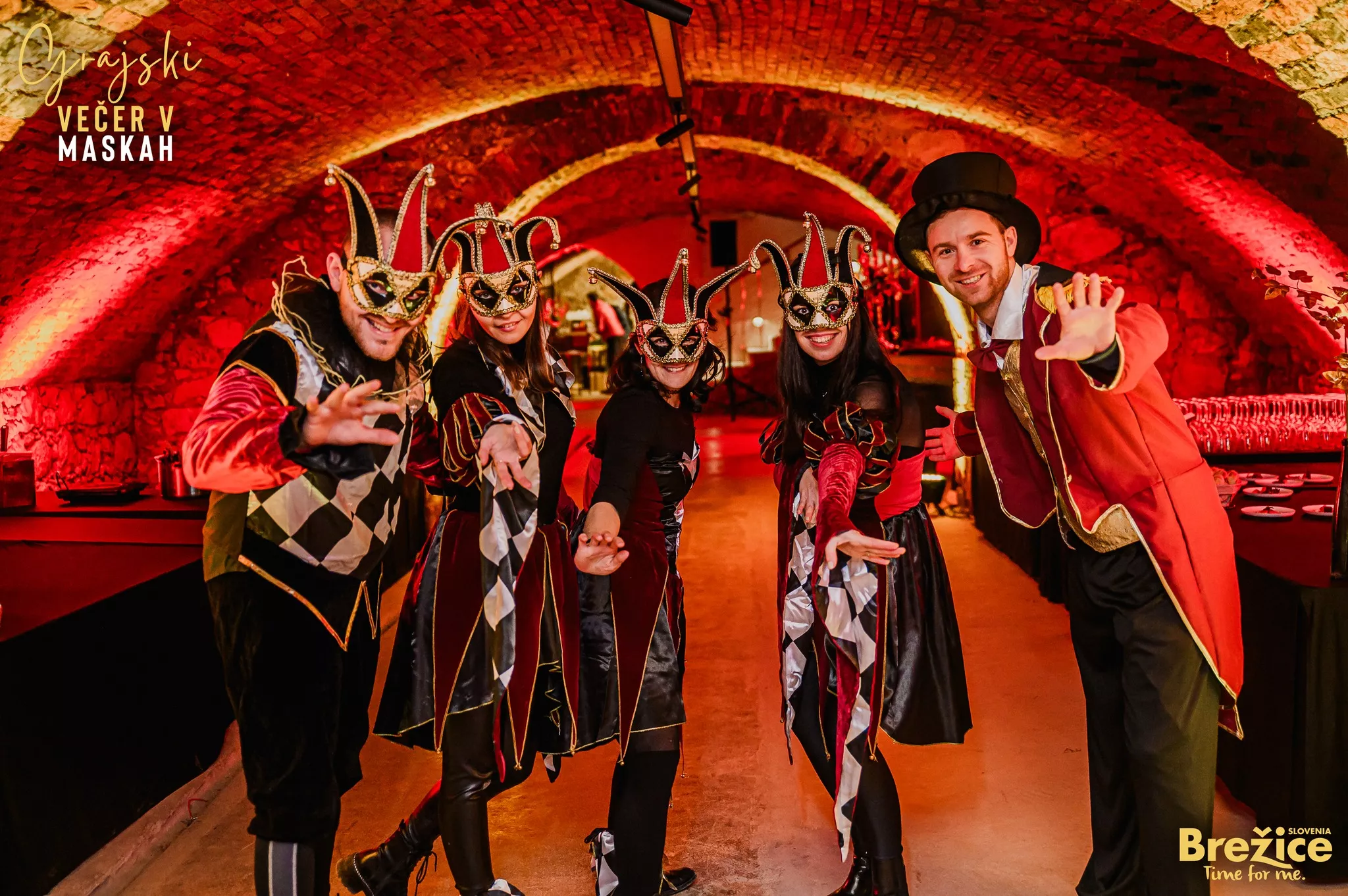 Zavod za podjetništvo, turizem in mladino Brežice v grajski vinski kleti brežiškega gradu priredil edinstveno kulinarično doživetje v maskah