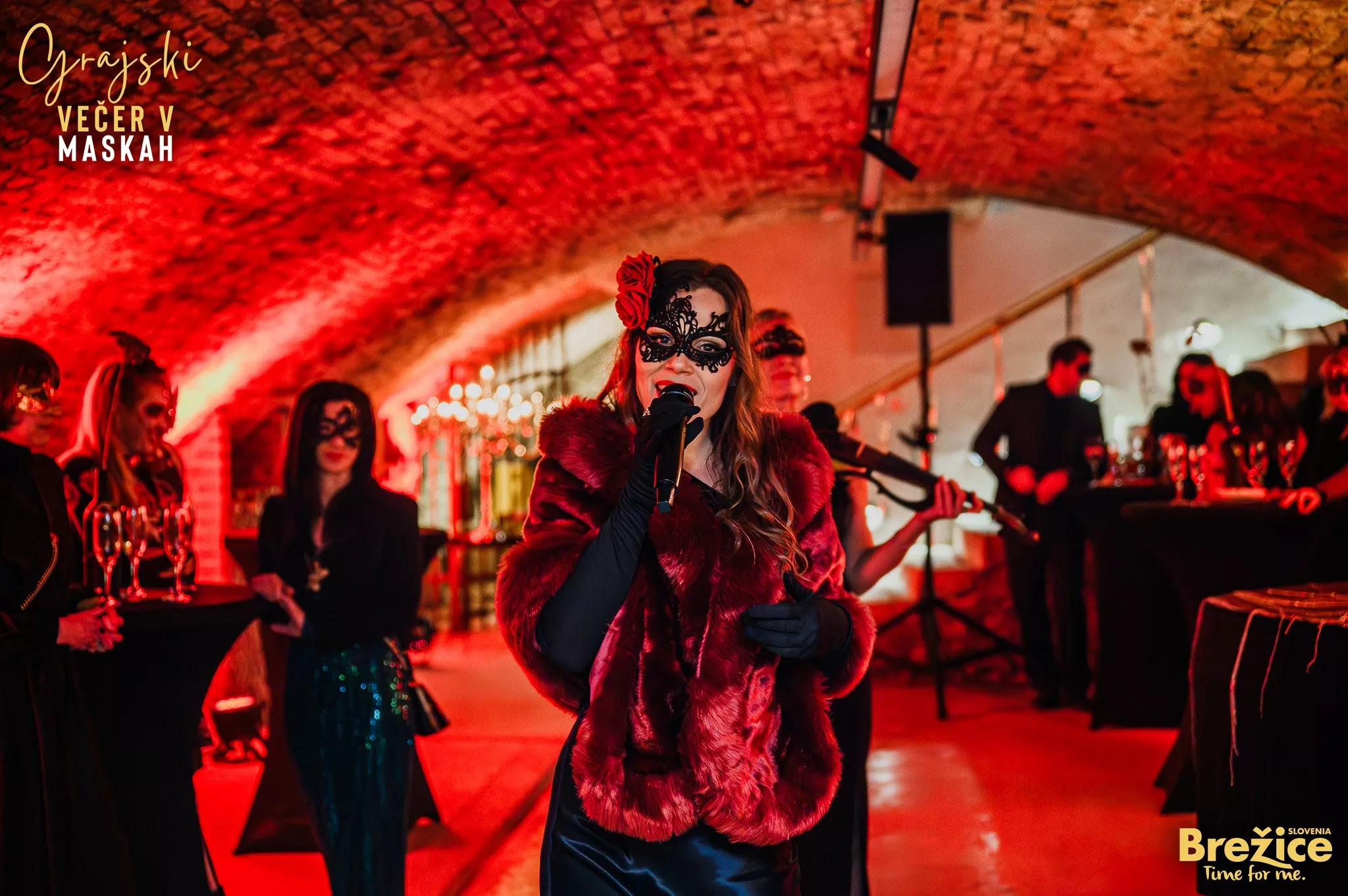 Zavod za podjetništvo, turizem in mladino Brežice v grajski vinski kleti brežiškega gradu priredil edinstveno kulinarično doživetje v maskah