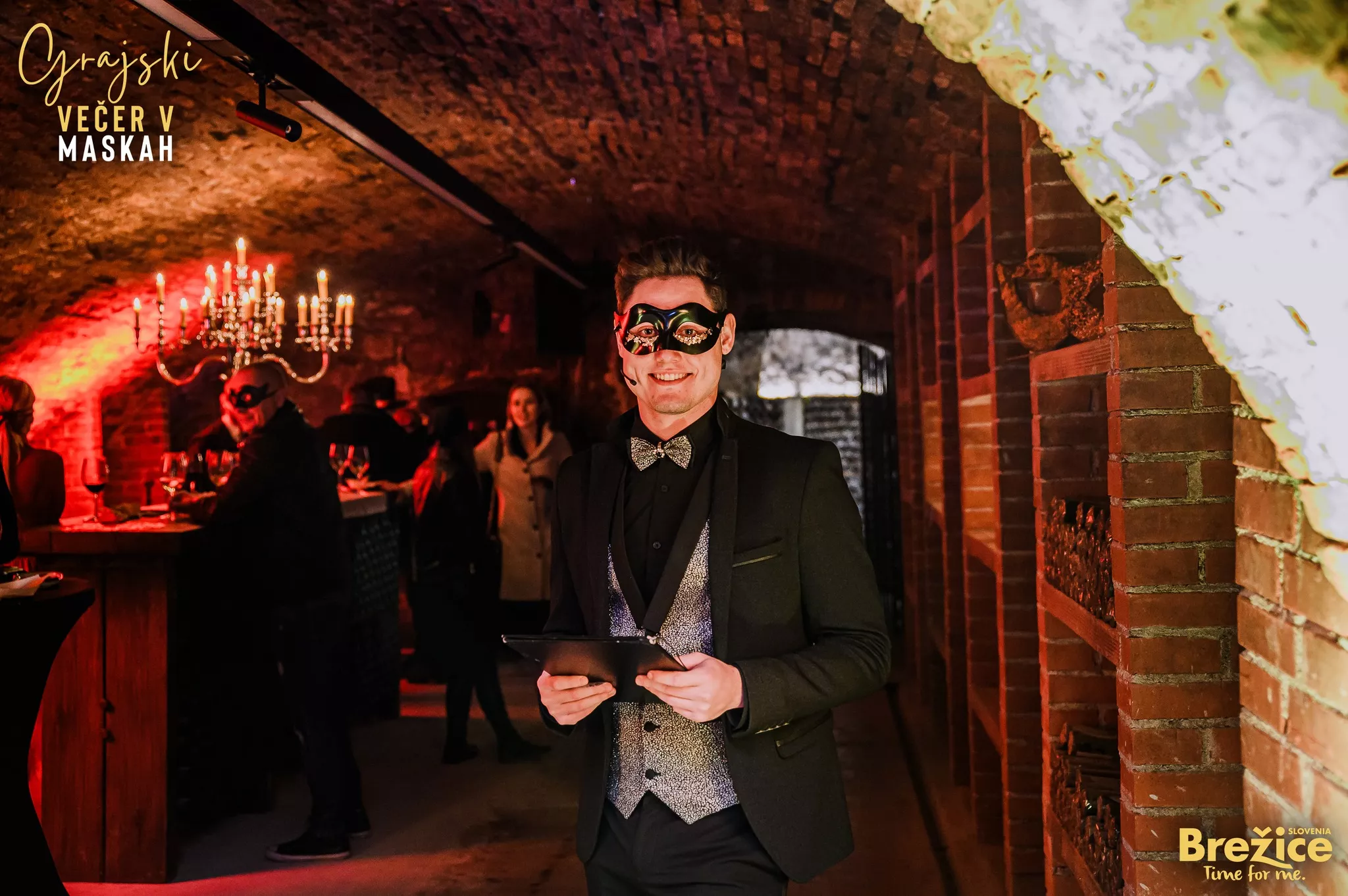 Zavod za podjetništvo, turizem in mladino Brežice v grajski vinski kleti brežiškega gradu priredil edinstveno kulinarično doživetje v maskah