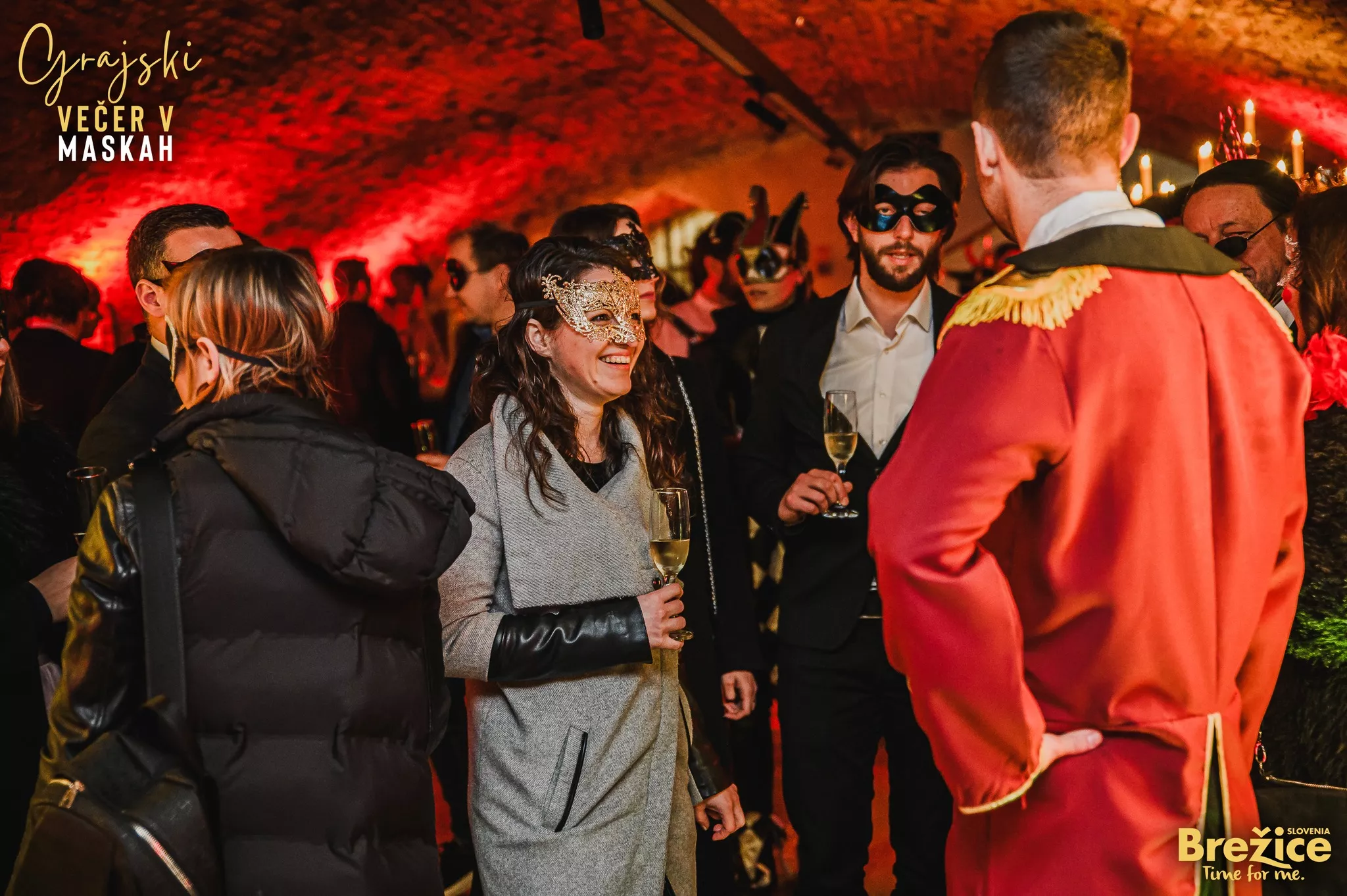 Zavod za podjetništvo, turizem in mladino Brežice v grajski vinski kleti brežiškega gradu priredil edinstveno kulinarično doživetje v maskah