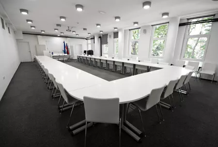 ZPTM Brežice – sejna in ovalna soba